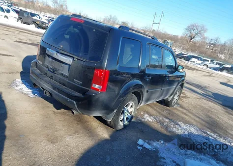 2009 Honda Pilot Touring z USA, uszkodzony, nr VIN 5FNYF48849B026618